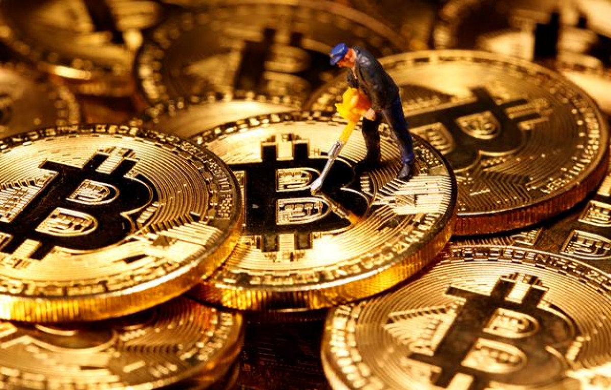 Giá Bitcoin tụt giảm không phanh khiến các nhà đầu tư chao đảo